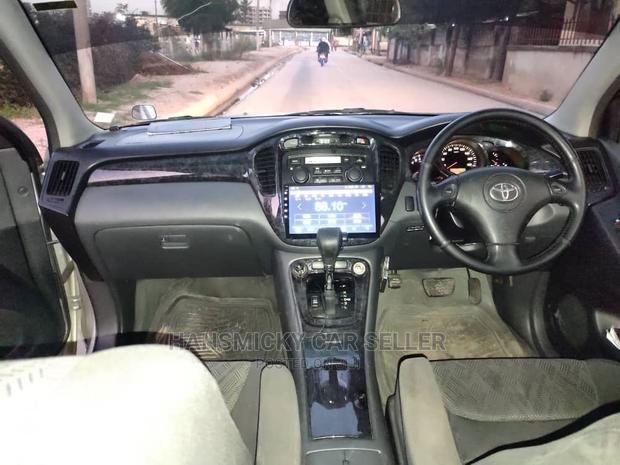 Toyota Kluger 2004 Silver