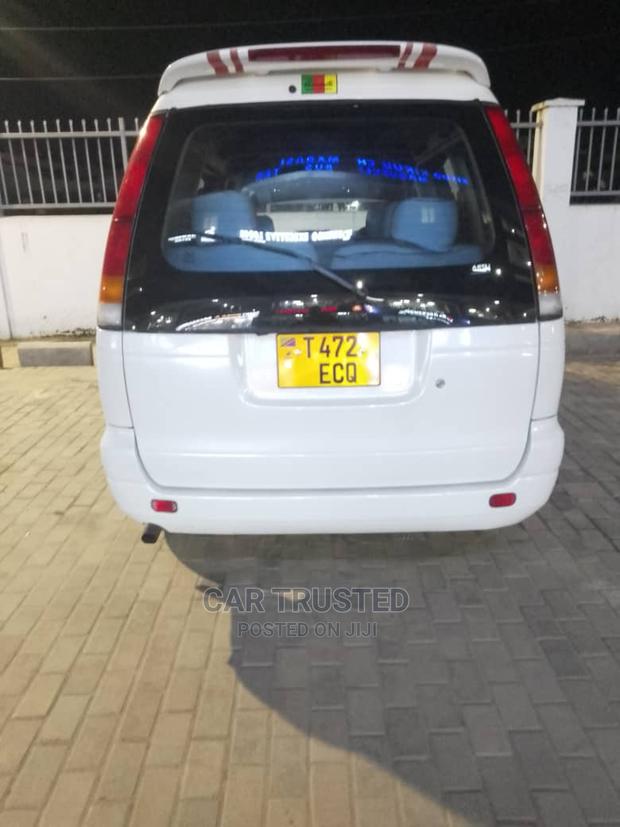 Toyota Noah 2.0 FWD (8 Seater) 2001 White