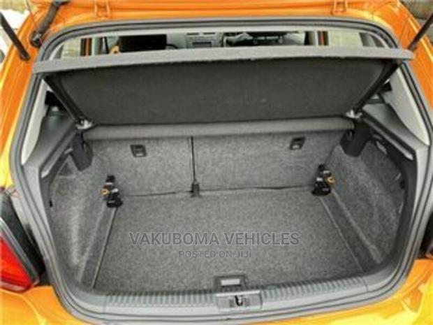 Volkswagen Polo 2010 Orange