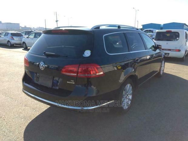 Volkswagen Passat 2011 Blue