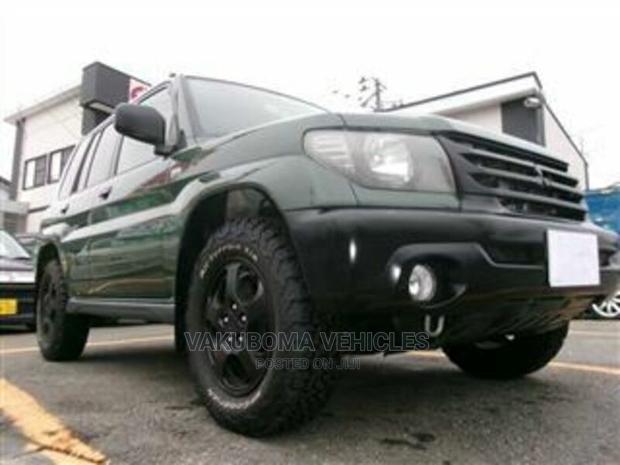 Mitsubishi Pajero IO 2004 Green