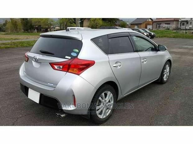 Toyota Auris 2013 Silver
