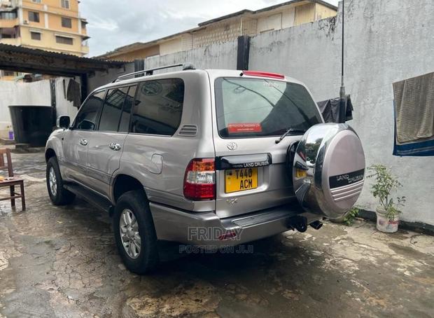 Toyota Land Cruiser 2010 Gold