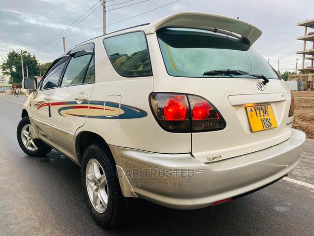 Toyota Harrier 2.2 16V 1999 White