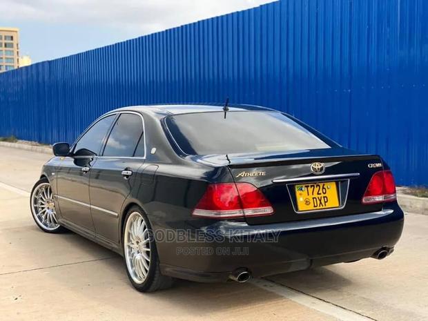 Toyota Crown 2006 Black