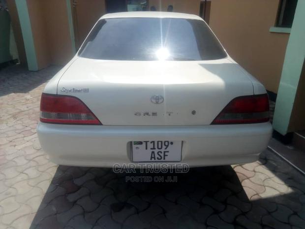 Toyota Cresta 2000 White