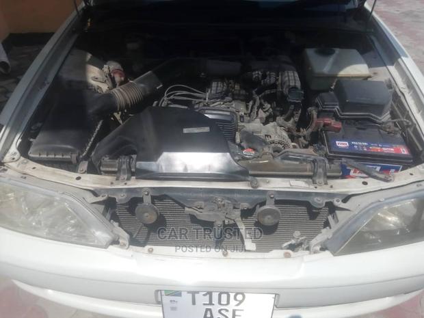 Toyota Cresta 2000 White
