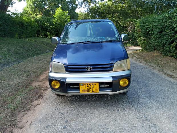 Toyota Noah 2.0 FWD (8 Seater) 2001 Beige