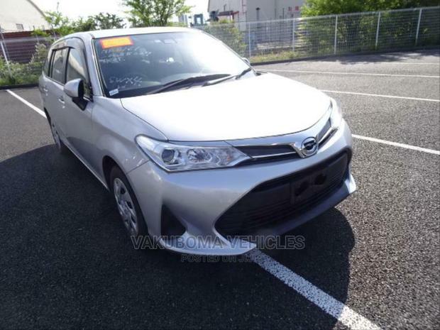 Toyota Corolla Fielder 2018 Silver