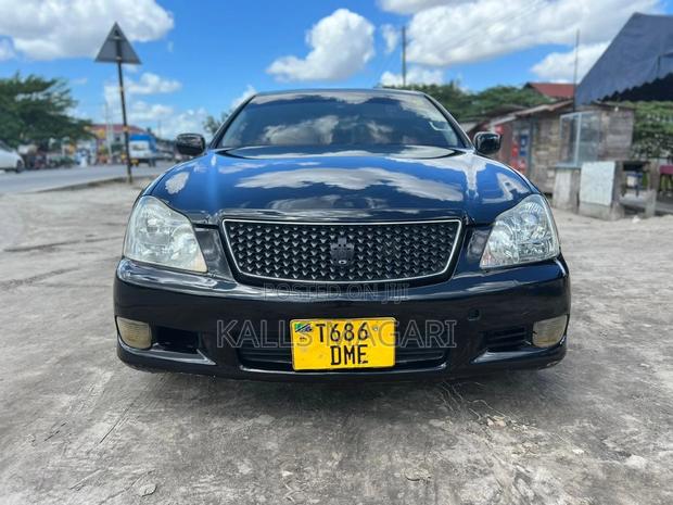Toyota Crown Royale 2005 Black
