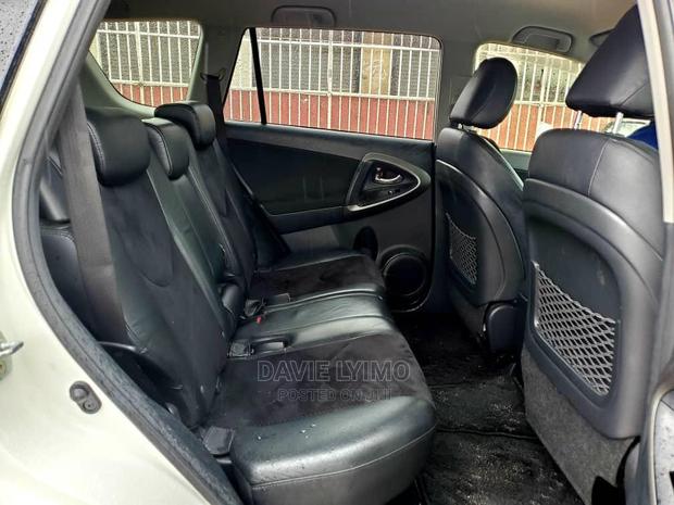 Toyota Vanguard 2012 Pearl