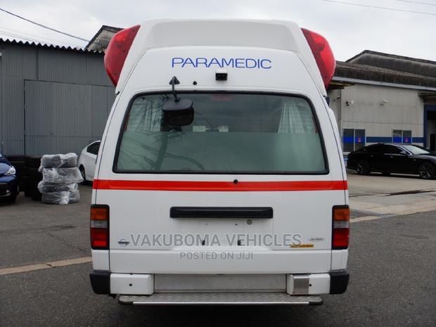 Nissan Elgrand 2001 White