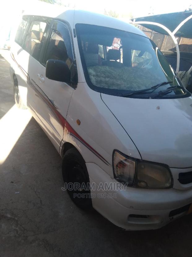 Toyota Noah 2.0 FWD (8 Seater) 2004 White