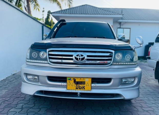 Toyota Land Cruiser 2005 Silver