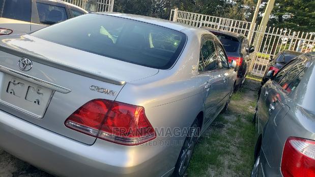 Toyota Crown 2004 Silver