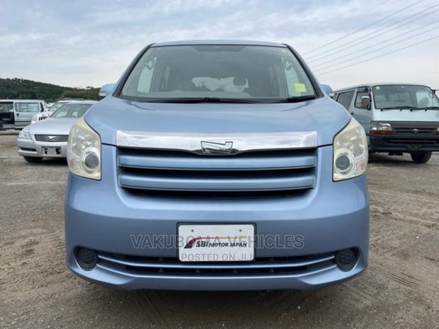 Toyota Noah 2008 Blue