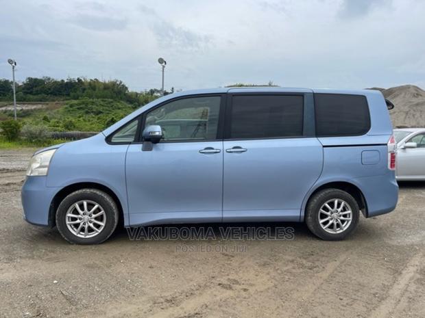 Toyota Noah 2008 Blue