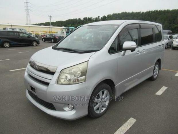 Toyota Noah 2008 Silver