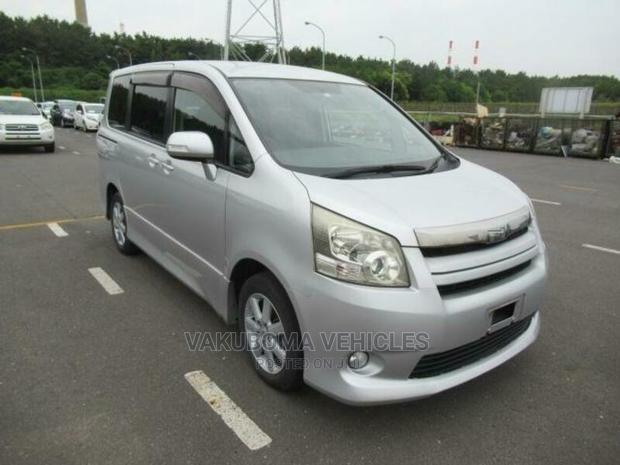Toyota Noah 2008 Silver