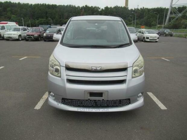 Toyota Noah 2008 Silver