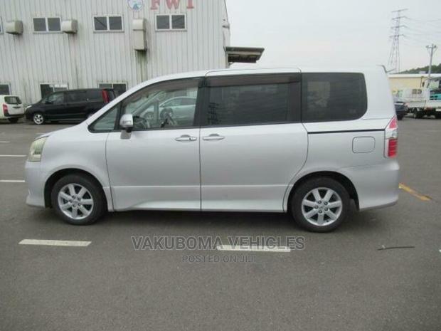 Toyota Noah 2008 Silver