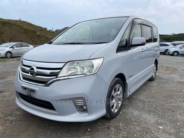 Nissan Serena 2013 Silver