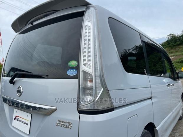 Nissan Serena 2013 Silver