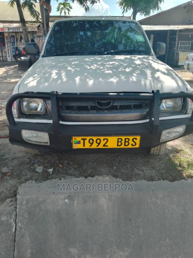 Toyota Hilux 1994 White
