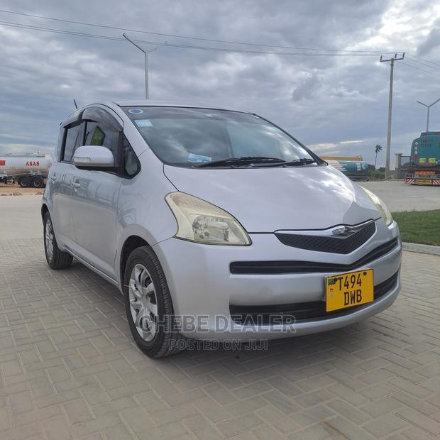 Toyota Ractis 1.5 AWD 2005 Silver