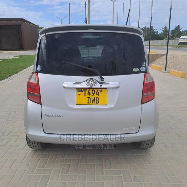 Toyota Ractis 1.5 AWD 2005 Silver