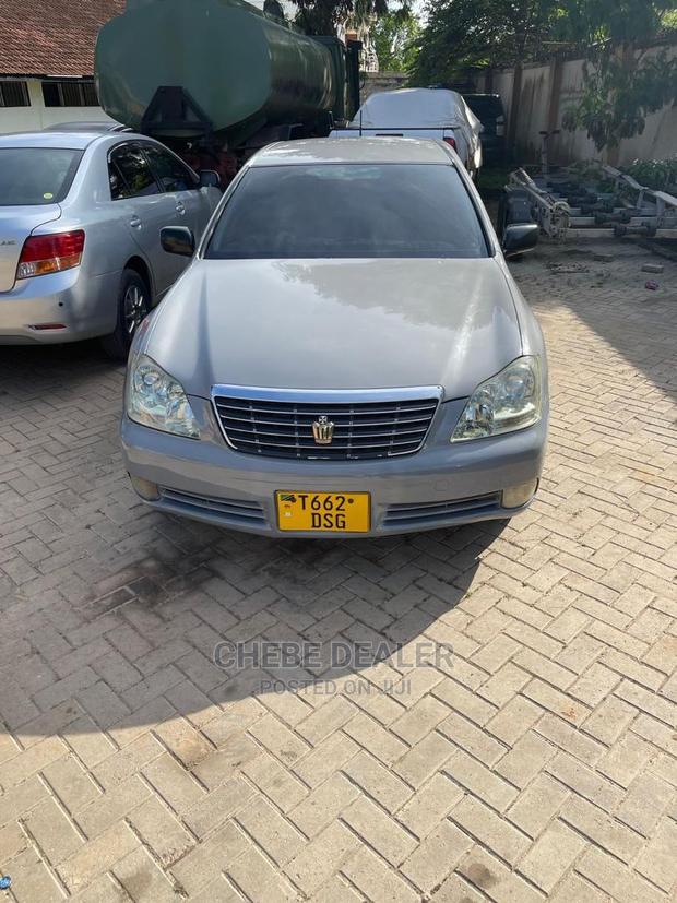 Toyota Crown Royale 2005 Gray