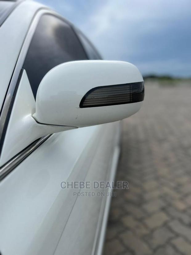 Toyota Crown Royal 2.5 2003 White