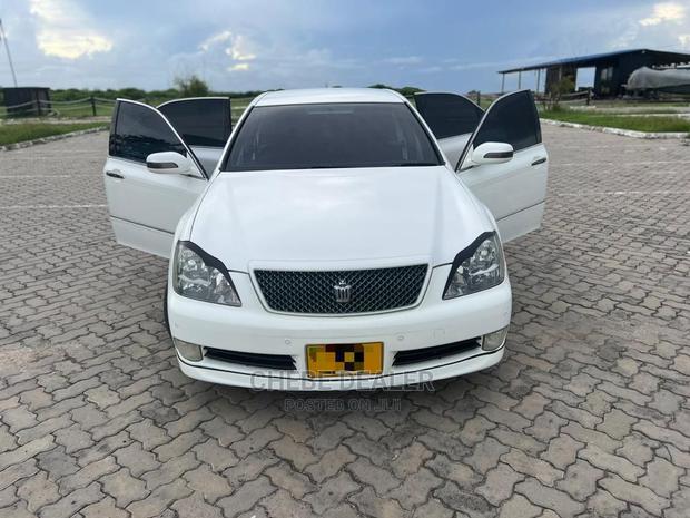 Toyota Crown Royal 2.5 2003 White