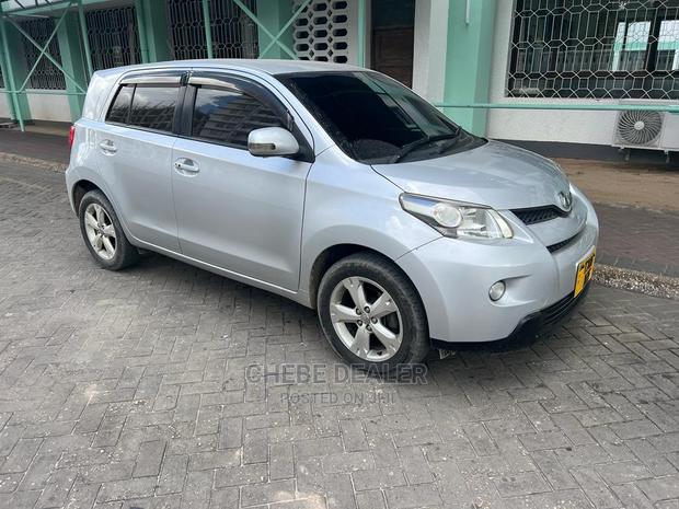 Toyota IST 2007 Silver
