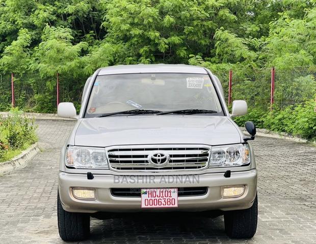 Toyota Land Cruiser HDJ 100 2000 Silver