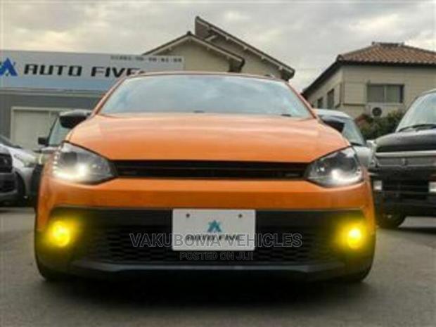 Volkswagen Polo 2012 Orange