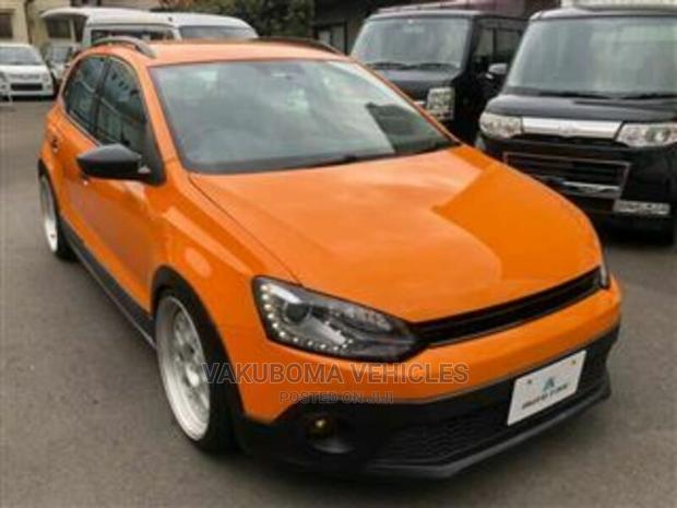 Volkswagen Polo 2012 Orange
