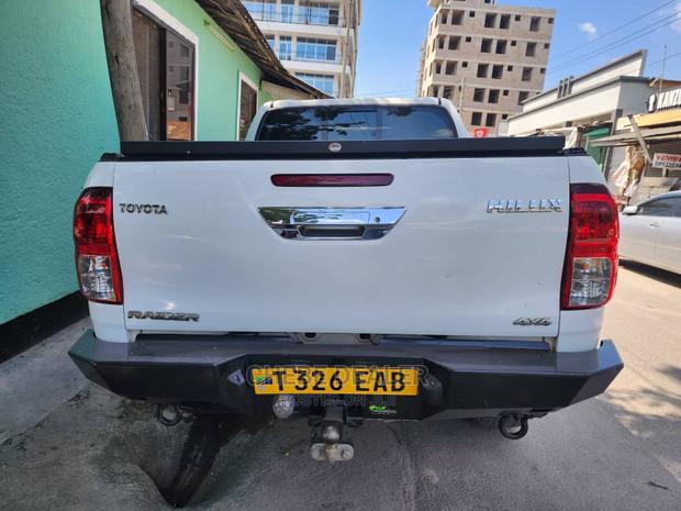 Toyota Hilux 2017 White