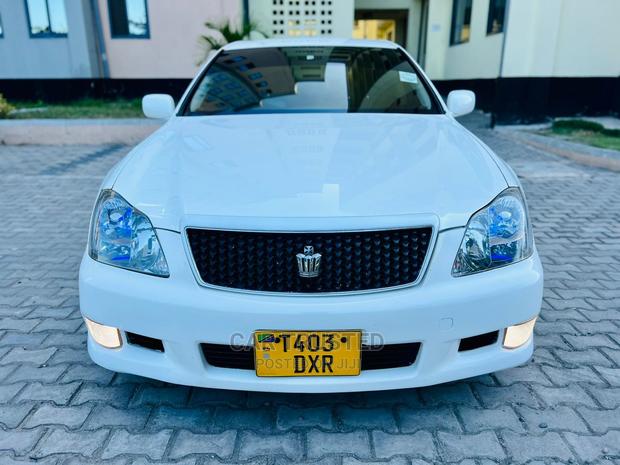 Toyota Crown 2006 White