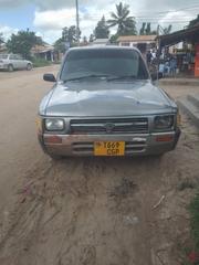 Toyota Hilux 2000 Gray for sale