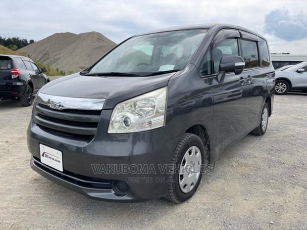 Toyota Noah 2008 Gray