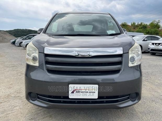 Toyota Noah 2008 Gray
