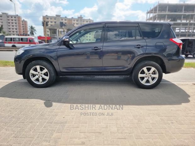 Toyota Vanguard 2009 Blue