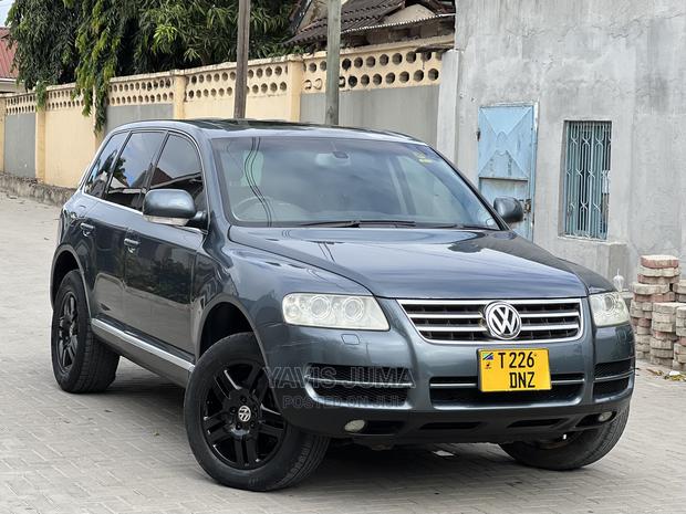 Volkswagen Touareg 2005 Gray