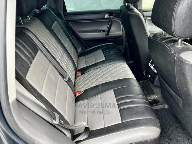 Volkswagen Touareg 2005 Gray