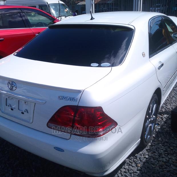 Toyota Crown 2006 White