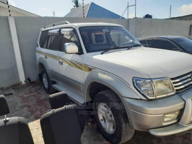 Toyota Land Cruiser 2005 White