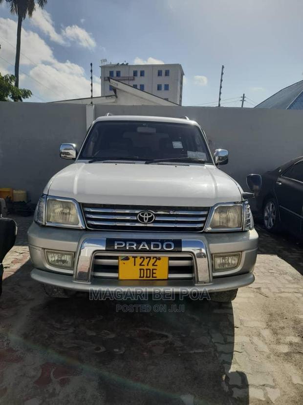 Toyota Land Cruiser 2005 White