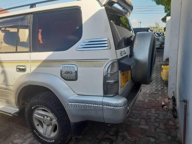 Toyota Land Cruiser 2005 White