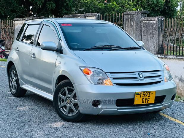 Toyota IST 2004 Silver